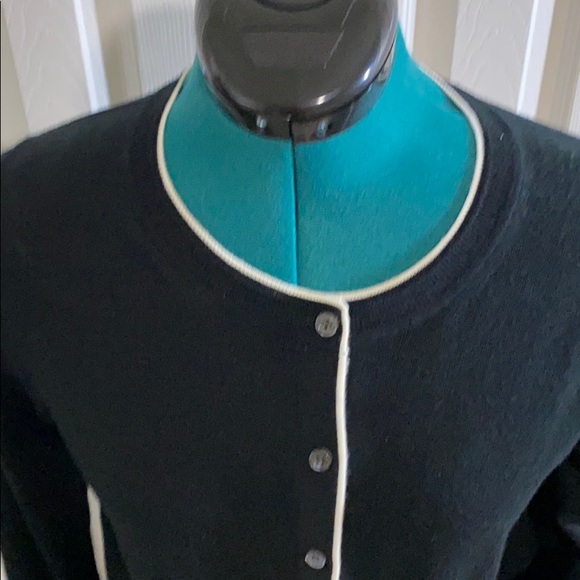 End of year Clearance Sale!  
Women’s Black & Beige sweater - Picture 7 of 13